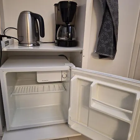 Kodikas Yksioe Omalla Sisaeaenkaeynnillae Ja Pysaekoeinnillae Appartement