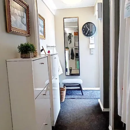 Kodikas Yksioe Omalla Sisaeaenkaeynnillae Ja Pysaekoeinnillae Appartement *