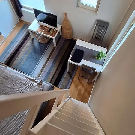 Kodikas Yksioe Omalla Sisaeaenkaeynnillae Ja Pysaekoeinnillae Appartement