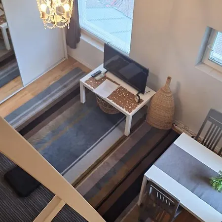 Apartman Kodikas Yksioe Omalla Sisaeaenkaeynnillae Ja Pysaekoeinnillae Järvenpää