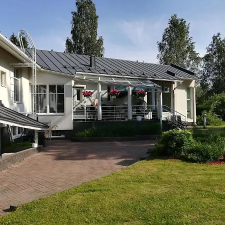 Kodikas Yksioe Omalla Sisaeaenkaeynnillae Ja Pysaekoeinnillae Apartman Järvenpää